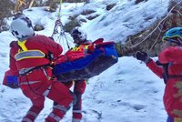 Zřítil se z ledopádu. Pro těžce zraněného horolezce v Jizerkách letěl vrtulník