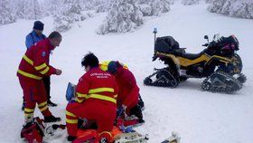 Záchranáři resuscitovali běžkaře v Jeseníkách.