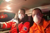 Záchranáři píšou hejtmance Jermanové: 1 respirátor a 3 obleky nás neochrání, dělejte něco