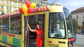 Dva tisíce a den volna: Dopravní podnik v Brně odmění očkované zaměstnance