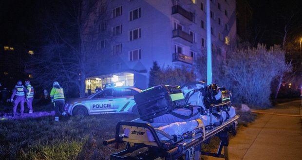 Na Ústecku vypadl po poradě z okna policista: Našli ho vážně zraněného v jednu ráno!