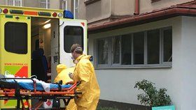 Batole z Ostravy má tuberkulózu: Převáželi ho speciální sanitkou v ochranných oblecích