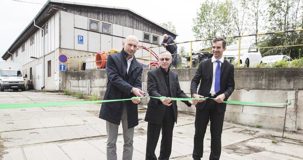 Slavnostního otevření záchranné stanice se chopili náměstek ministra dopravy Tomáše Čoček, náměstek ministra pro životní prostředí Vladimír Dalejský a starosta Prahy 9 Jan Jarolím.