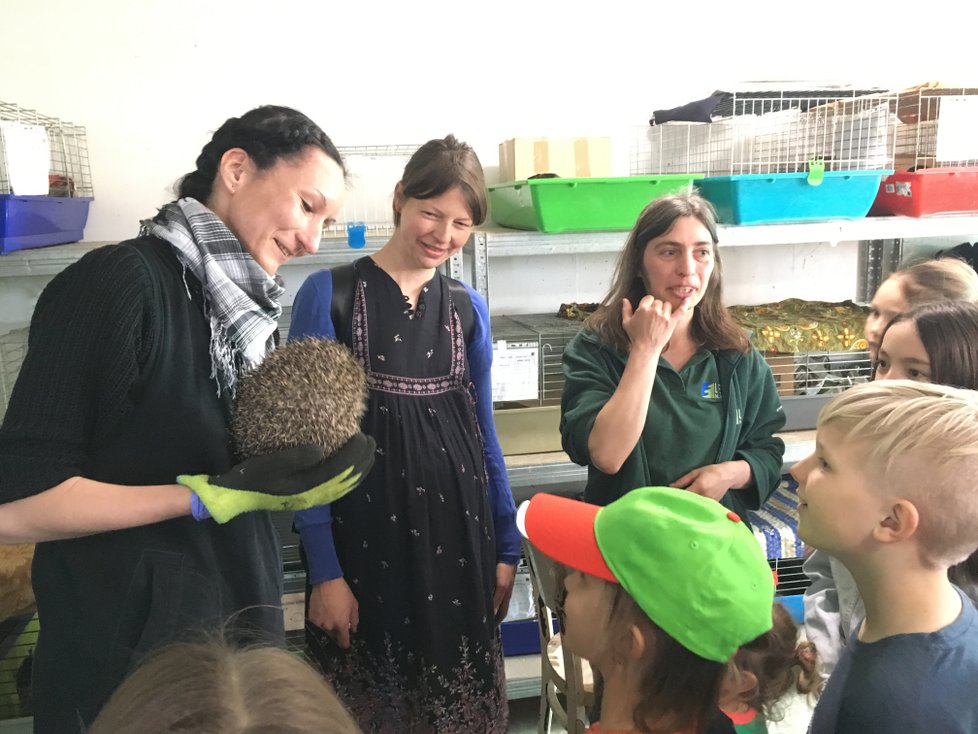 Děti z Prahy 7 navštívily záchrannou stanici pro volně žijící živočichy.
