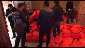 Turecké úřady zajistily přes tisíc falešných záchranných vest.
