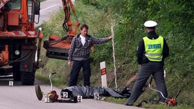 Policisté zjišťují, jak vůbec k neštěstí při likvidaci porostu u silnice na Brněnsku došlo.