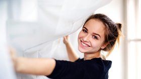 Chcete opravdu bílé záclony? Stačí sáhnout do spíže