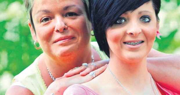 Chyběly měsíce a už nikdy by nevstala! Britská studentka Chantelle Ross bojovala s rozštěpem páteře
