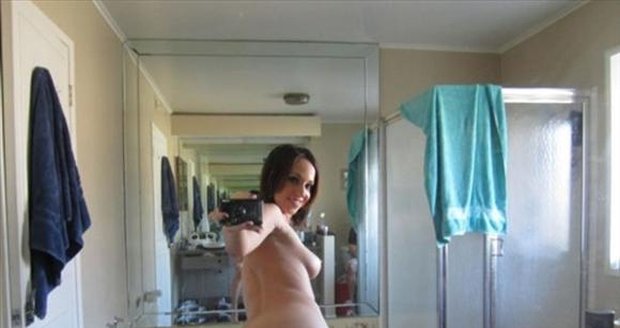 Ženy si fotí své nahé zadečky