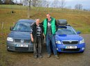 Nalevo Miroslav Jilek, v jehož Volkswagenu Caddy při 190 000 km totálně selhal motor 1.9 TDI-PD/77 kW s kódem BLS. Napravo kamarád Karel Pavlů, konstruktér výrobních zařízení, který se rozhodl závadě přijít na kloub. I jeho octavia už má jistotu, že se jí závada vyhne.