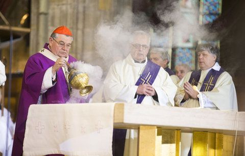 Češi začali trochu víc věřit v Boha. Podle průzkumu je jich 35 procent