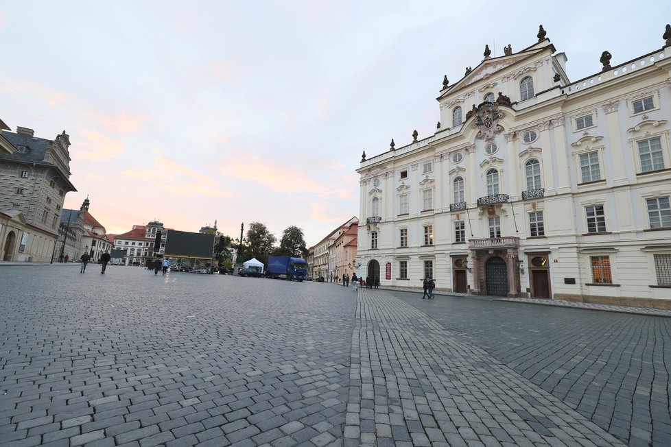 Přípravy na zádušní mši za Karla Gotta na Pražském hradě.