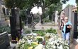 V den nedožitých 76. narozeniny Hany Zagorové: Lidé k prázdnému hrobu nosili svíčky a květiny.