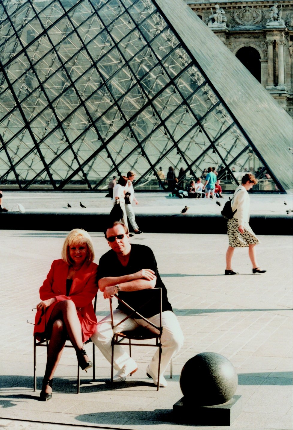Jejich cesty vedly i do galerie Louvre.