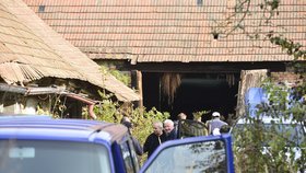 Kriminalisté zkoumali stodolu v Záhornici.