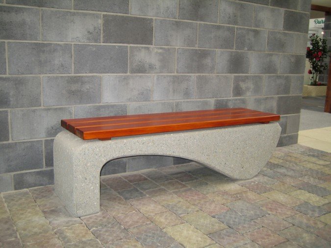 I lavička z betonu může vypadat zajímavě