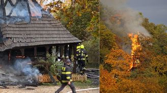 Shořel dřevěný kostel ze 17. století. Hasiči zasáhli v pražské zahradě Kinských