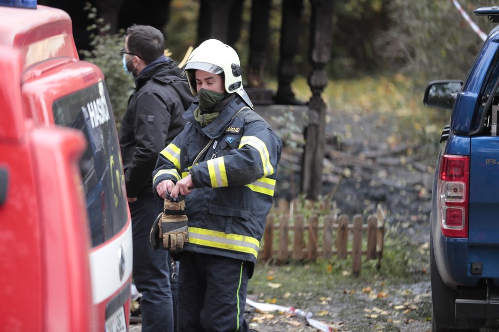 V zahradě Kinských na Smíchově vyhořel dřevěný kostel sv. Michaela (foto ze dne 29. 10. 2020).