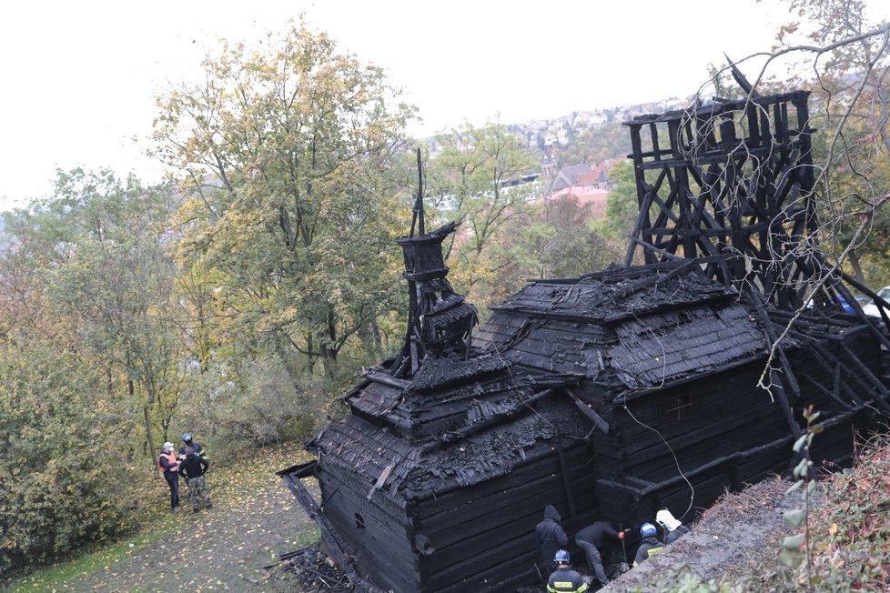 Podle hasičů jdou škody do milionů korun. 