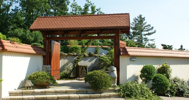 Jen kousek za pražskou Davlí je brána, která skrývá nádhernou japonskou zahradu