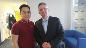 Zahradil se angažuje v podpoře zapojení vietnamské menšiny do české politiky. Na snímku s Con Hung Nguyen, kandidátem ODS do Evropského Parlamentu.