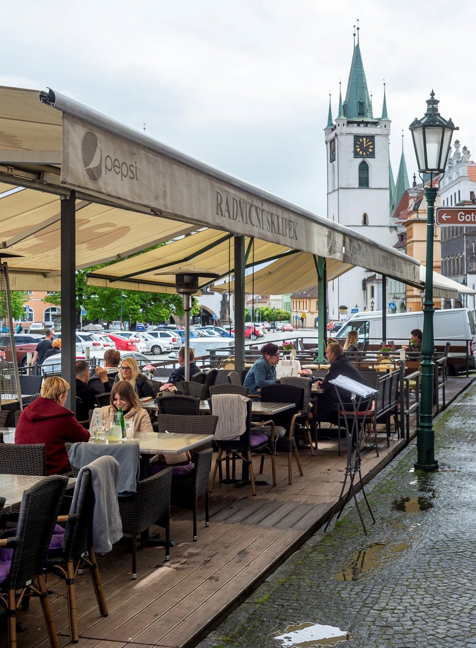 Otevření zahrádek v ČR: Restaurace se plní i v Ústí nad Labem (17.5.2021).