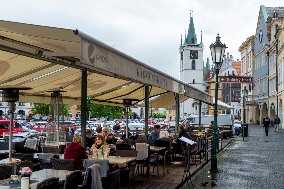 Otevření zahrádek v ČR: Restaurace se plní i v Ústí nad Labem (17.5.2021)