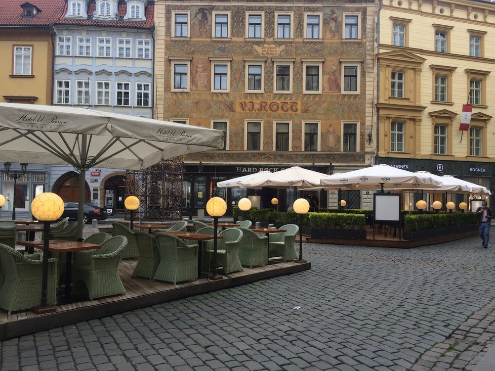 Pražští restauratéři se připravují na otevření zahrádek.