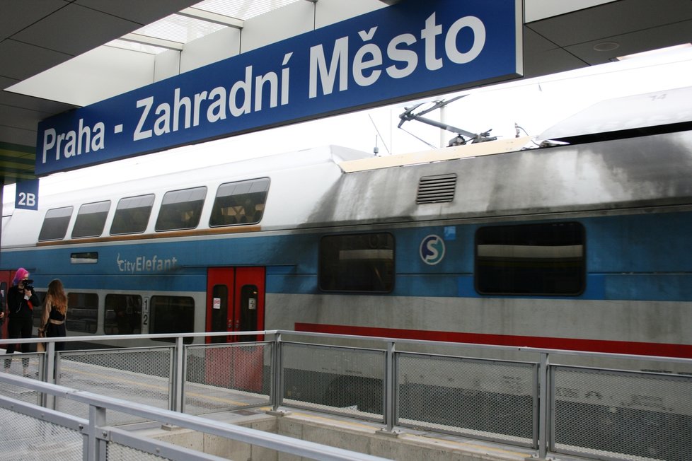 Na Zahradním městě se otevřela nová železniční stanice Praha-Zahradní Město. (24. září 2021)