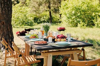 Květnové novinky: Růžová vína, májové kávy, svačinky na výlet, originální paštiky i stylové nádobí na piknik