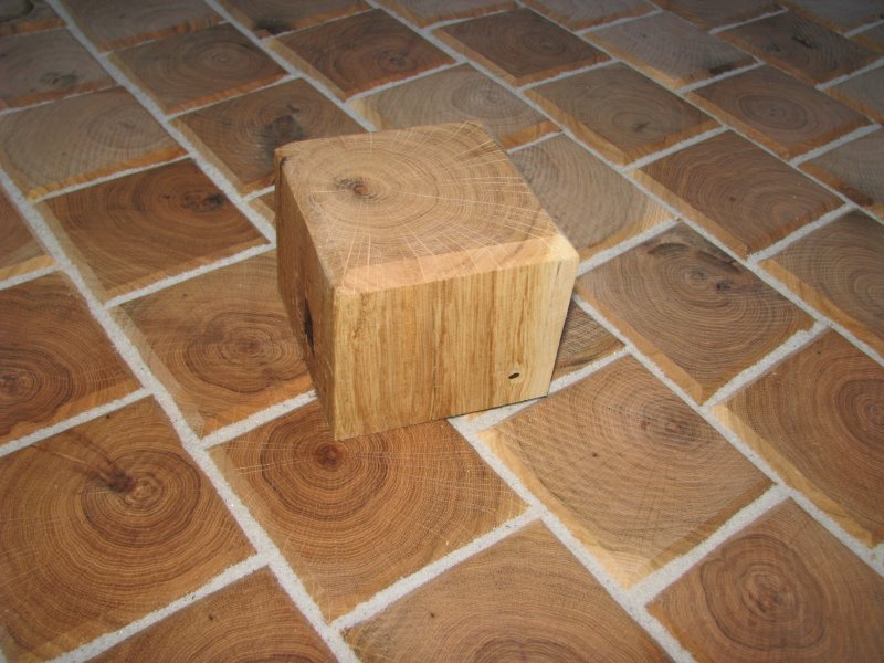 Velmi působivá je i dlažba z dřevěných špalíků