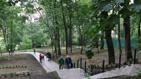 Návštěvníci brněnského parku kolem hradu Špilberk mohou od 17. května nově využívat k procházce Severní zahrady, do kterých dlouhá léta nebyl přístup.