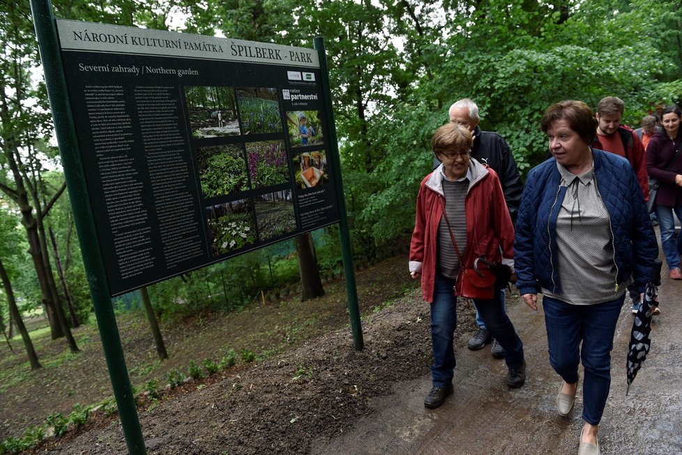 Návštěvníci brněnského parku kolem hradu Špilberk mohou od 17. května nově využívat k procházce Severní zahrady, do kterých dlouhá léta nebyl přístup.