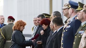 Ministryně obrany Vlasta Parkanová zabitého vojáka posmrtně povýšila