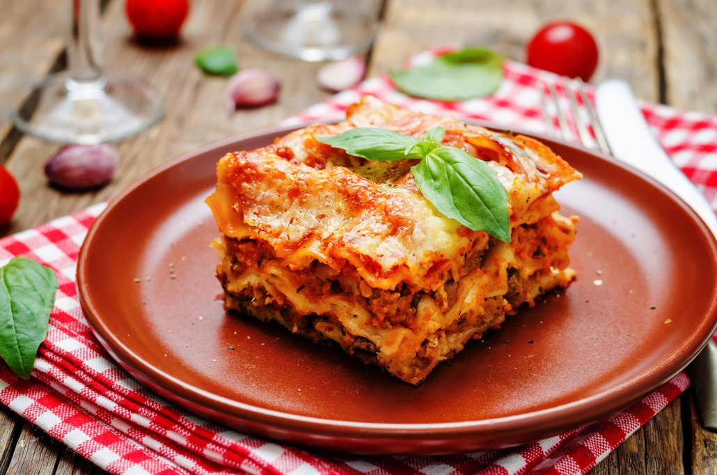 Italská kuchyně se pyšní mnoha výtečnými těstovinovými pokrmy. Mezi velmi oblíbené patří lasagne s mletým masem