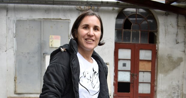 Celý život o berlích. Kateřina Zajícová (44) z Krnova přesto žije plnohodnotný život a zaměstnává invalidy, kteří by jen těžko sehnali práci.