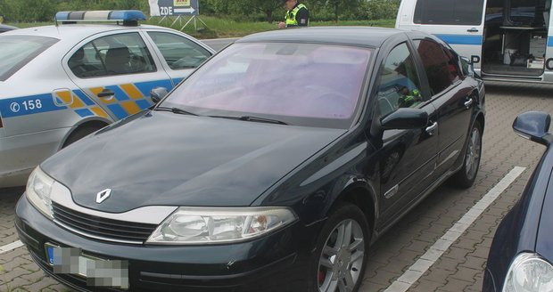 Policisté uprchlíka zastavili v Uherském Ostrohu. Ujel, protože má dvouletý zákaz řízení.