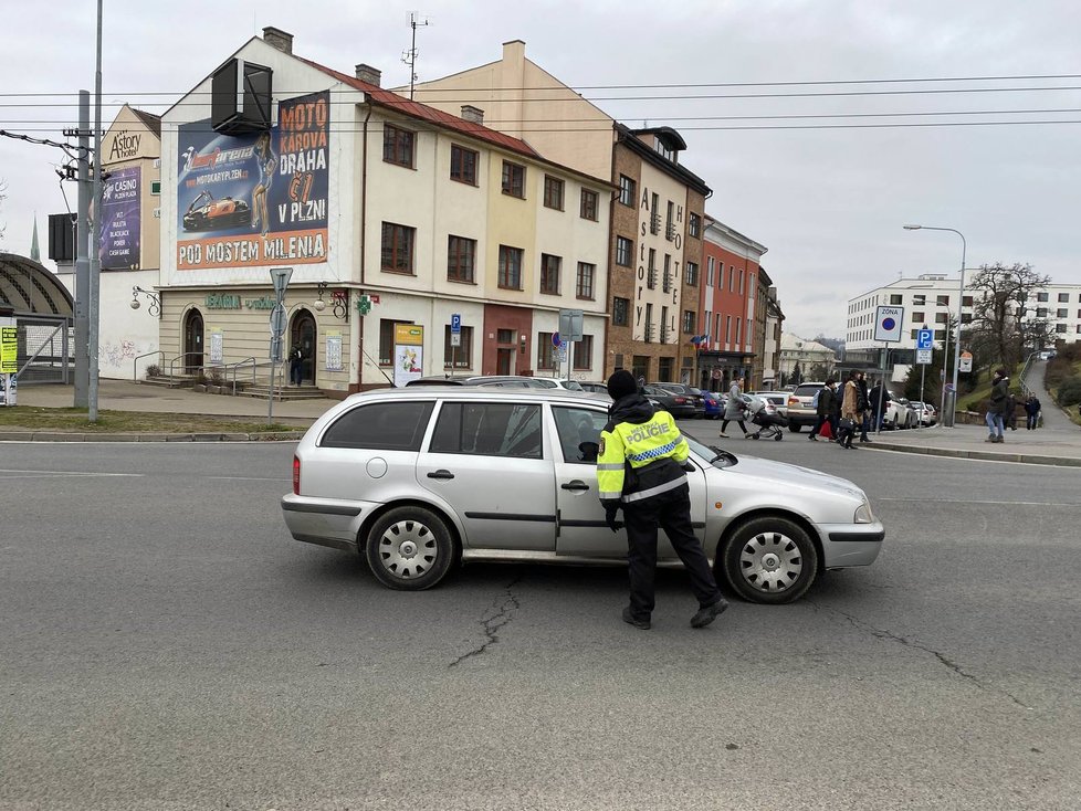 Nový zákaz vjezdu mate řidiče i v Šumavské ulici v Plzni.