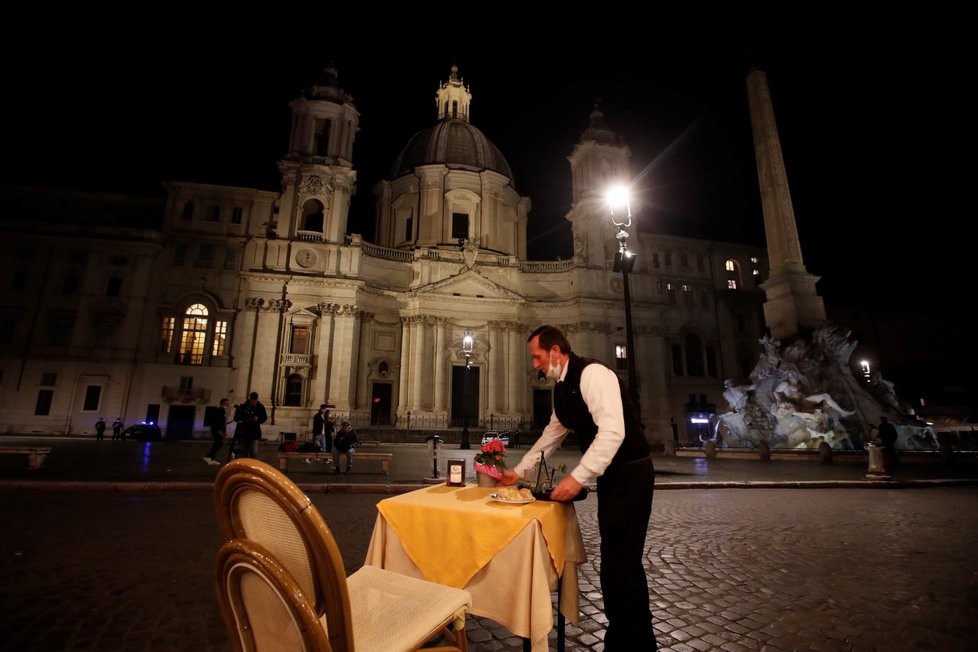 Noční zákaz vycházení v italské metropoli Římě (7. 11. 2020)