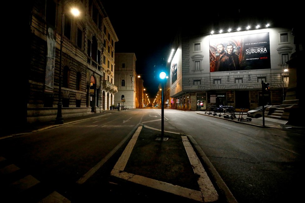 Noční zákaz vycházení v italské metropoli Římě (7. 11. 2020)