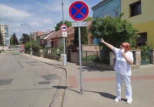 Lékařka Helena Jandíková (69) má nově přímo před svou ordinací značku zákaz zastavení. Znamená to pro ni velký problém.