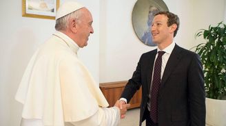 Šéf Facebooku Zuckerberg jednal s italským premiérem, přijal ho i papež