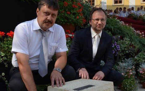 Zakladatelé Spolku pro zbudování kaple – Pavel Maček (47, vlevo) a Josef Kořenek (44).