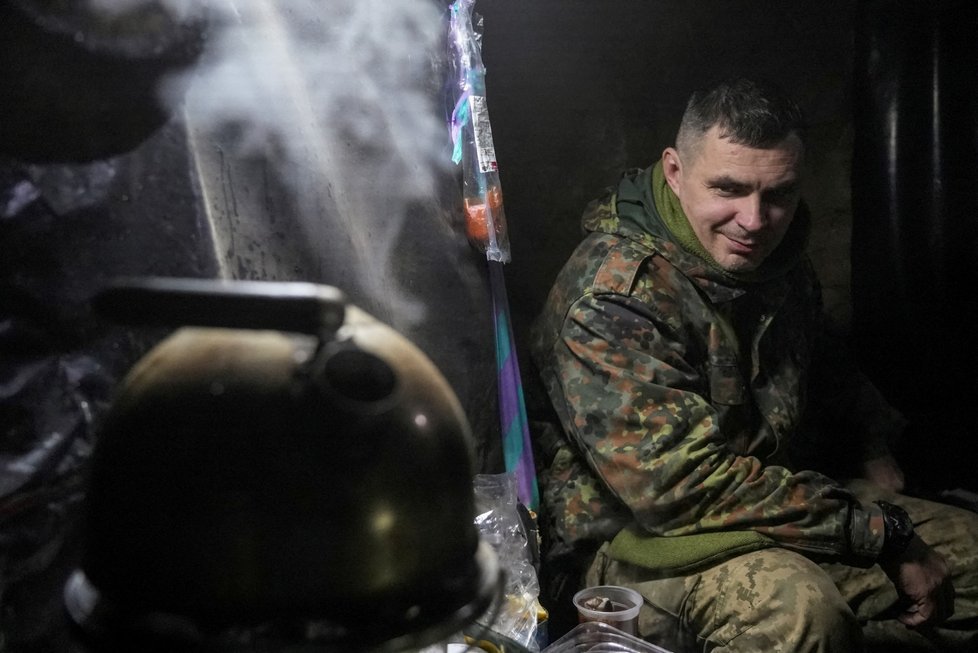 Ukrajinští vojáci v zákopech (prosinec 2023).