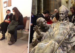 Vzdálená příbuzná autorky sousoší svatého Vojtěcha, Radima, které je dnes v katedrále sv. Víta se soudí s pražským arcibiskupstvím o 15 milionů za vystavení díla. (20. prosince 2021)
