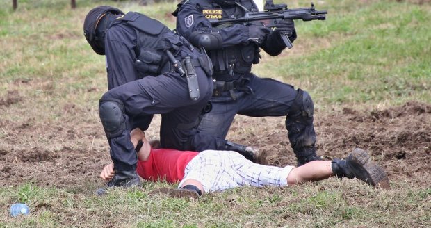Policistovi, při jehož zákroku v Uh. Brodě zemřel mladík, zmírnil soud podmínku