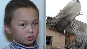 Malý Kyrgyz přežil náraz letadla do domu.