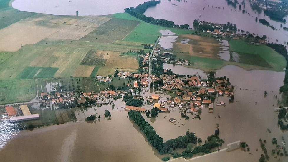 Zálezlice 2002: Vesnice byla celá pod vodou.