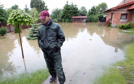 Václav Hlava je odhodlaný hlídat svůj dům stůj co stůj.