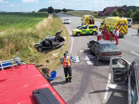 Tragická nehoda se stala na křižovatce směrem na Šedivec po 13:00. 